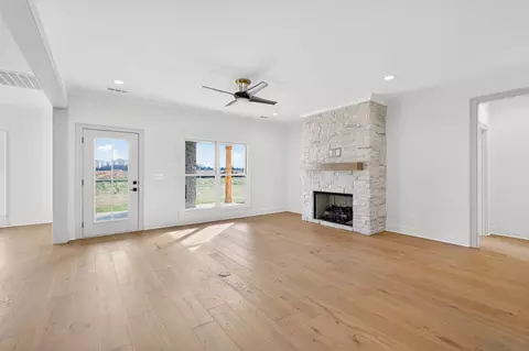 Living - 5541 Sinclair St, Murfreesboro, TN 37127 photo 4 of 4