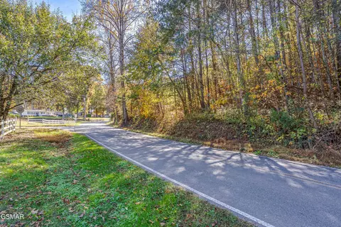 21 Green Hill Rd, Dandridge, TN 37725