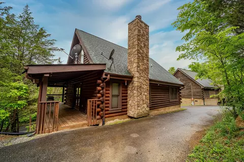 1134 Carroll Hill Ln, Sevierville, TN 37876