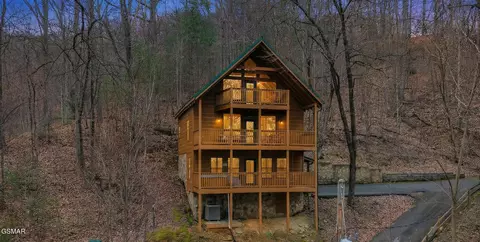 1739 W Sky View Dr, Sevierville, TN 37876