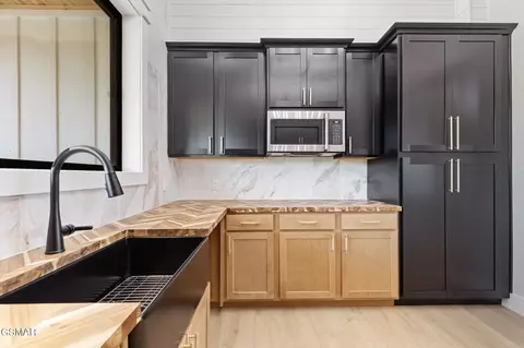 Kitchen - 206 Eagle View Dr, Dandridge, TN 37725 photo 7 of 8