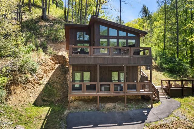 1613 Mitchell Farm Rd, Sevierville, TN 37876