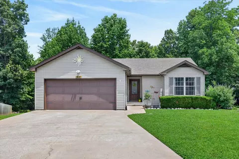 518 Magnolia Dr, Clarksville, TN 37042