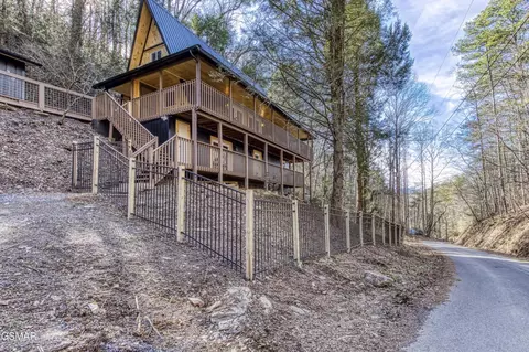 358 Ownby Cir, Gatlinburg, TN 37738