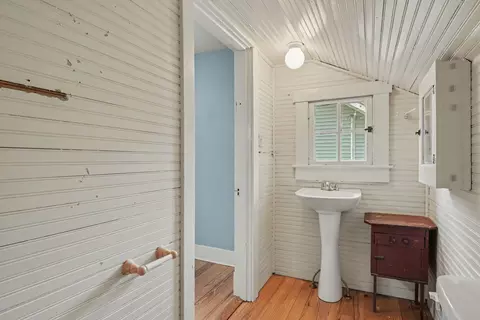 Bath - 301 Garner St, Springfield, TN 37172 photo 2 of 2