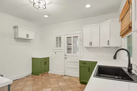 Kitchen - 301 Garner St, Springfield, TN 37172 photo 3 of 3