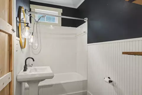 Bath - 301 Garner St, Springfield, TN 37172 photo 1 of 2