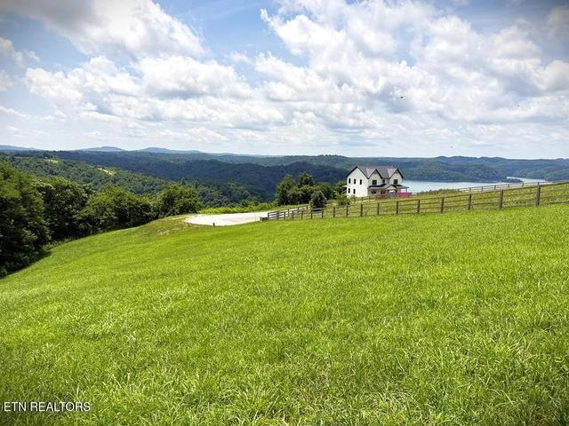 24 Bluegill Ln, Hilham, TN 38568
