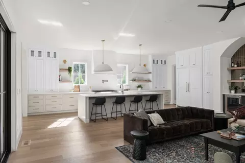 706 Brook Hollow Rd, Nashville, TN 37205