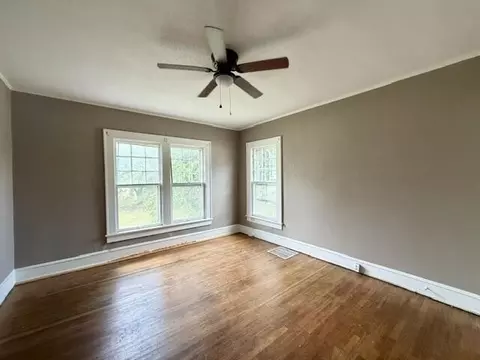Living - 2325 E 03rd, Chattanooga, TN 37404 photo 5 of 7
