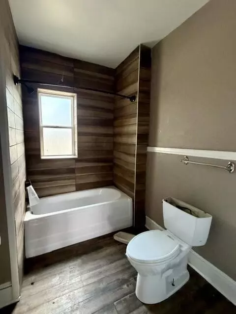 Bath - 2325 E 03rd, Chattanooga, TN 37404 photo 1 of 2