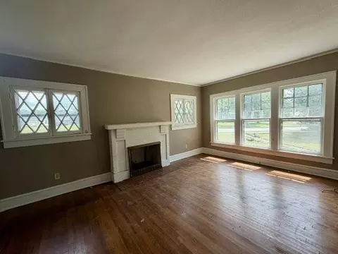 Living - 2325 E 03rd, Chattanooga, TN 37404 photo 3 of 7