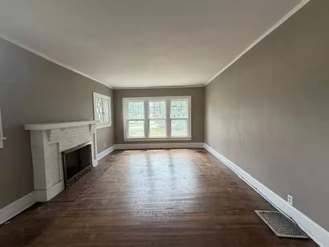 Living - 2325 E 03rd, Chattanooga, TN 37404 photo 2 of 7