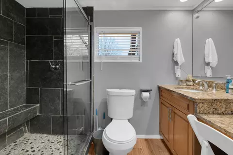 Bath - 408 Spring St, Monteagle, TN 37356 photo 4 of 5