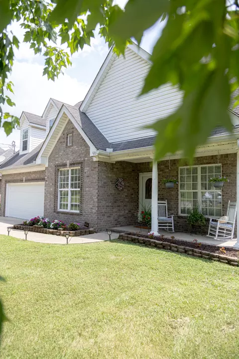 423 Spring Hill Dr, Smyrna, TN 37167