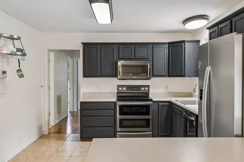 Kitchen - 2009 Wolfe Rd, White Bluff, TN 37187 photo 3 of 4