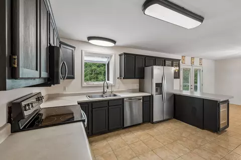 Kitchen - 2009 Wolfe Rd, White Bluff, TN 37187 photo 4 of 4