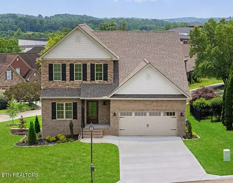 180 Hatteras Cir, Lenoir City, TN 37772