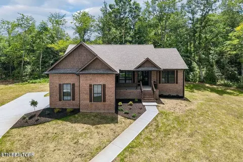 2 Riverchase Dr, Crossville, TN 38555