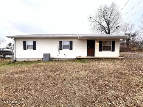 805 Chestnut St, Sweetwater, TN 37874