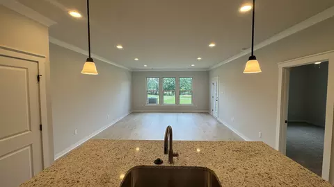 Living - 532 W Foxrun, Springfield, TN 37172 photo 4 of 4