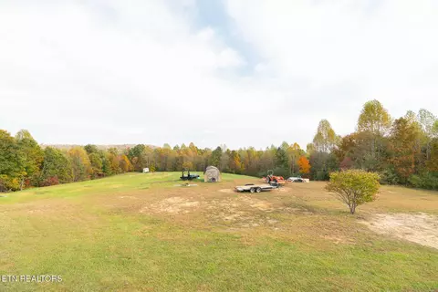Exterior - 3767 Phillips Flats Rd, Oneida, TN 37841 photo 5 of 11