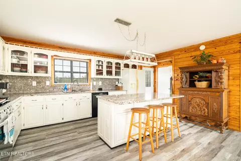 Kitchen - 3767 Phillips Flats Rd, Oneida, TN 37841 photo 2 of 4