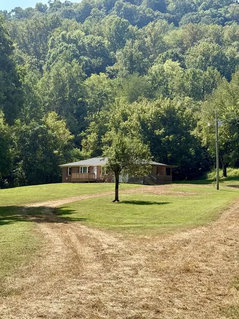 2625 Wartrace Hwy, Pleasant Shade, TN 37145
