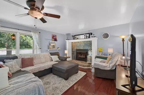 Living - 255 Sandy Rd, Dover, TN 37058 photo 1 of 2