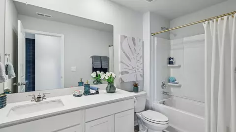 Bath - 4833 Clousden Way, Murfreesboro, TN 37129 photo 2 of 5