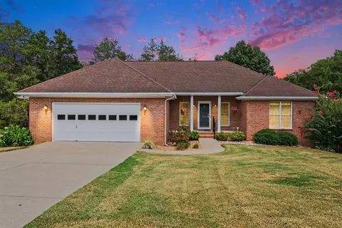 909 Greenview Dr, Fayetteville, TN 37334