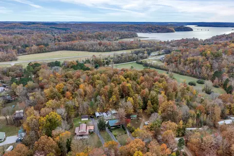 85 Lakeview Ln, Stewart, TN 37175
