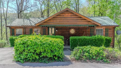 726 Ridge Rd, Gatlinburg, TN 37738