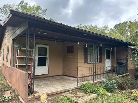 9526 Smoky Row Rd, Strawberry Plains, TN 37871