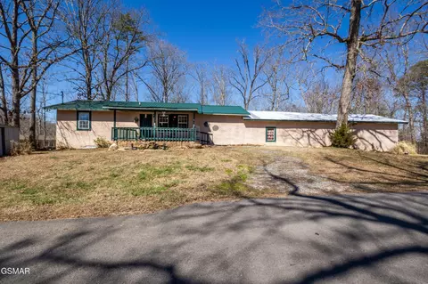 810 Snapdragon Rd, Sevierville, TN 37876