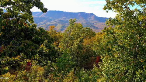 53 Deer Path Ln, Gatlinburg, TN 37738