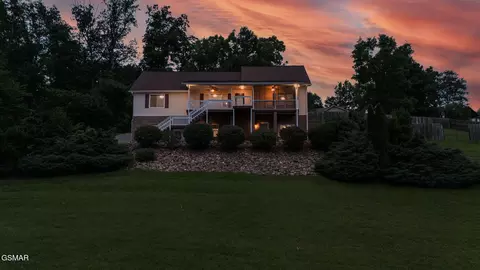 1110 Hide Away Ln, Kodak, TN 37764