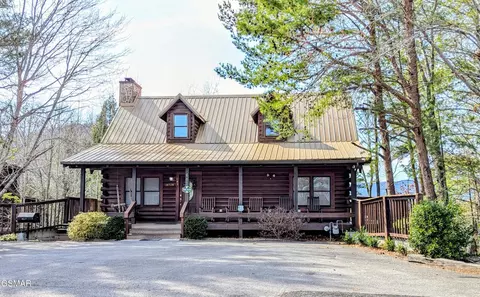 642 Kings Hills Blvd, Pigeon Forge, TN 37863