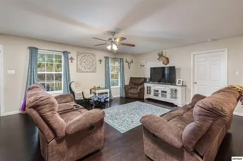 764 Sharp Rd, Sevierville, TN 37876 photo 2