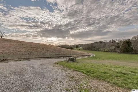 764 Sharp Rd, Sevierville, TN 37876 photo 5