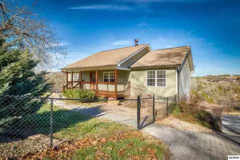 897 Eagle View Dr, Kodak, TN 37764 photo 1