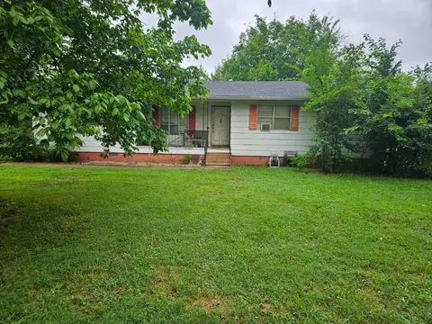1127 Twin Oak Dr, Murfreesboro, TN 37130