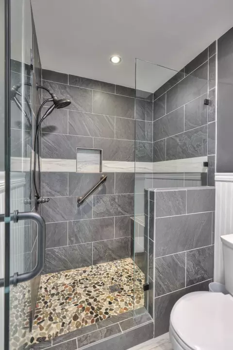 Bath - 1880 E Compton Rd, Murfreesboro, TN 37130 photo 2 of 7