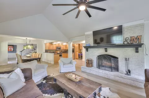 Living - 1880 E Compton Rd, Murfreesboro, TN 37130 photo 2 of 2