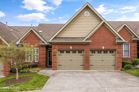 225 Waterford Cir, Lenoir City, TN 37772