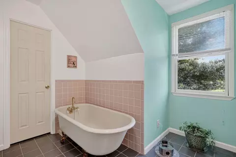 Bath - 1377 Chestnut Grove Rd, Morrison, TN 37357 photo 8 of 9