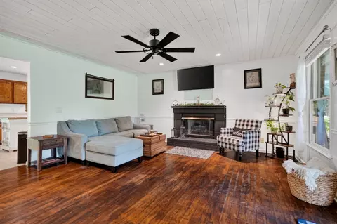 Living - 1377 Chestnut Grove Rd, Morrison, TN 37357 photo 1 of 3