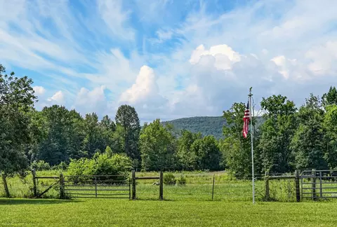 Exterior - 1377 Chestnut Grove Rd, Morrison, TN 37357 photo 6 of 15