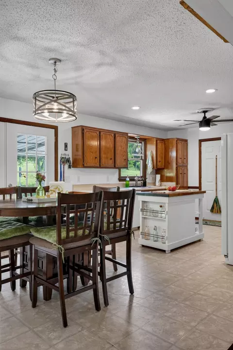 Kitchen - 1377 Chestnut Grove Rd, Morrison, TN 37357 photo 5 of 5