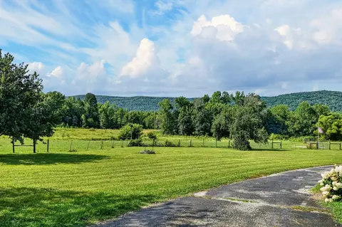 Exterior - 1377 Chestnut Grove Rd, Morrison, TN 37357 photo 10 of 15
